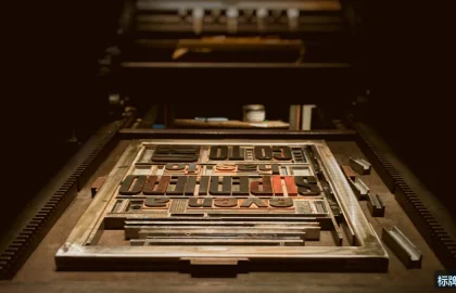 标识雕刻工艺：激光雕刻与CNC