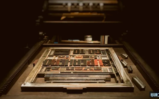 标识雕刻工艺：激光雕刻与CNC